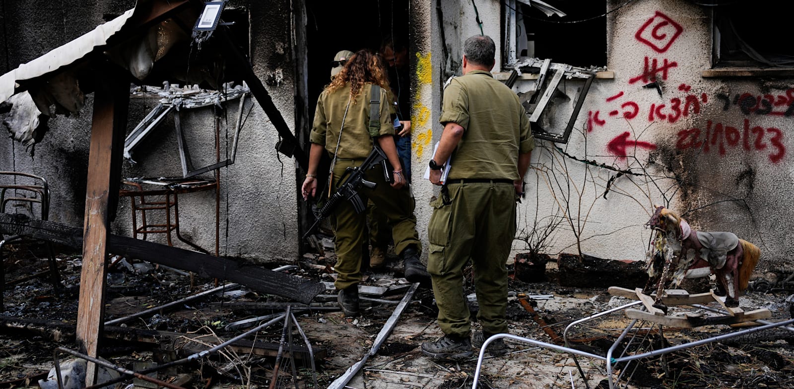 ההרס בניר עוז. ''מדובר בקיבוץ שנמצא בשבר אדיר'' / צילום: ap, Ohad Zwigenberg