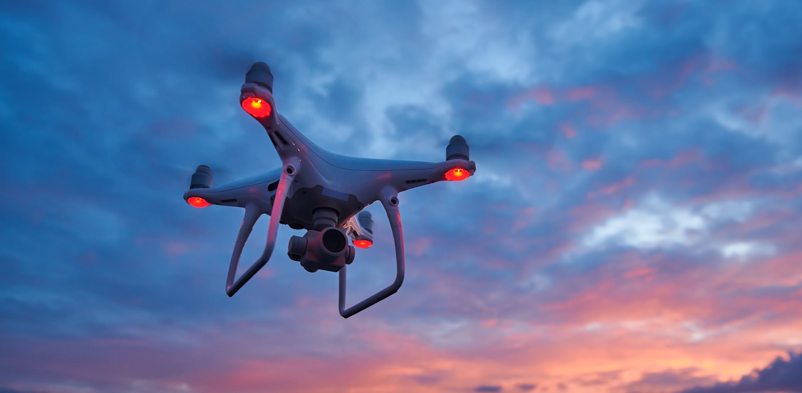 Drone quadricoptère avec caméra / Photo : Shutterstock, Dmitry Kalinovsky