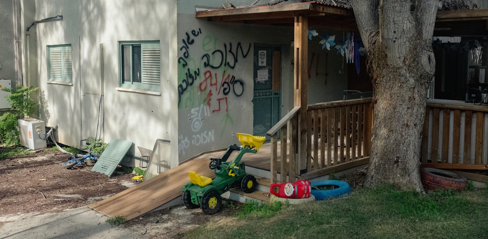 קיבוץ בארי אחרי הטבח. ''לתעד כשאנחנו עדיין בתוך האירוע'' / צילום: מיטל שטדלר