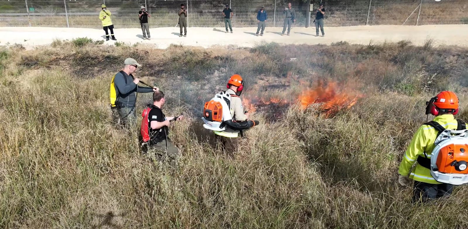 הדרכת לוחמי אש של Civil Squads of Israel בזיקים / צילום: צילום מסך מיוטיוב