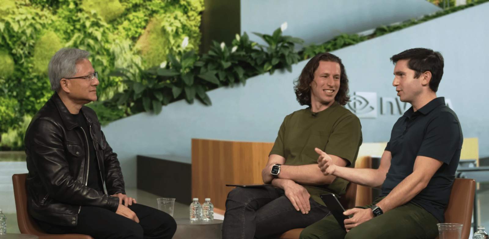 גילברט ורוזנטל מראיינים את מנכ''ל אנבידיה, ג'נסן הואנג. תהליך יצירת פרק אורך שישה שבועות / צילום: מתוך יוטיוב