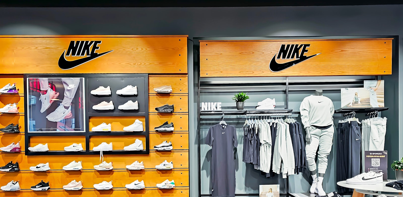 חנות של נייקי / צילום: Shutterstock, Tanya Keisha