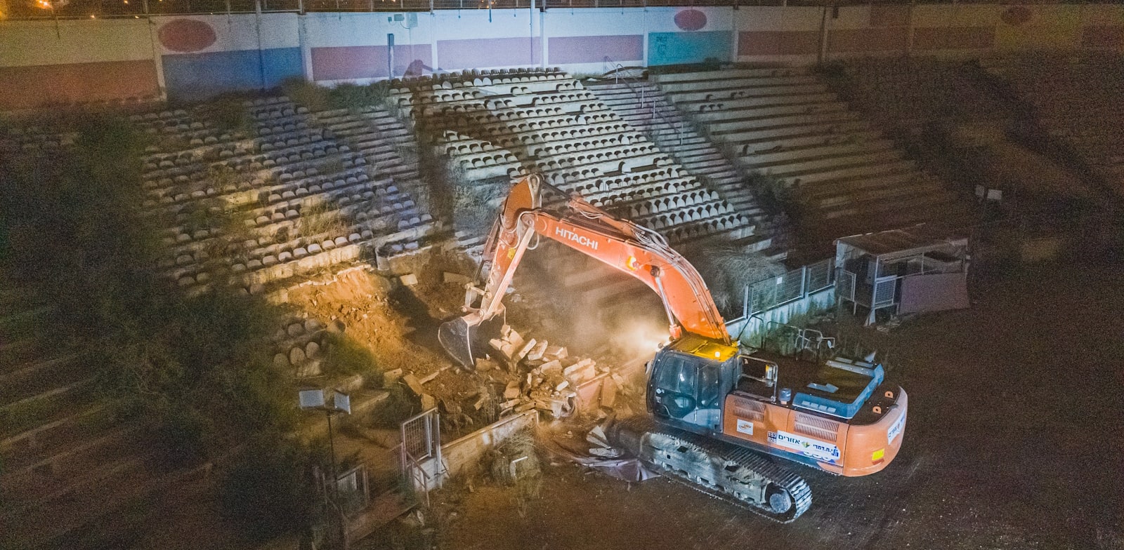 הריסת איצטדיון וסרמיל בבאר שבע. נטייה פופולרית לאטיות / צילום: יח''צ