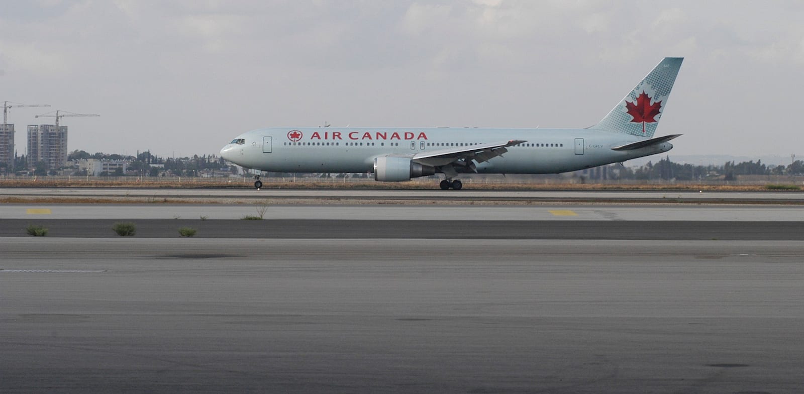 "מטוס של אייר קנדה בנתב''ג / צילום: איל יצהר"