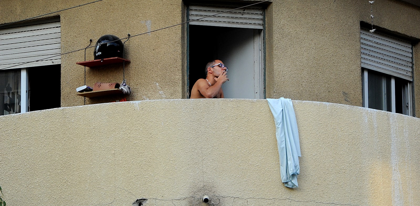 "האם עישון במרפסת ייאסר? / צילום: איל יצהר"