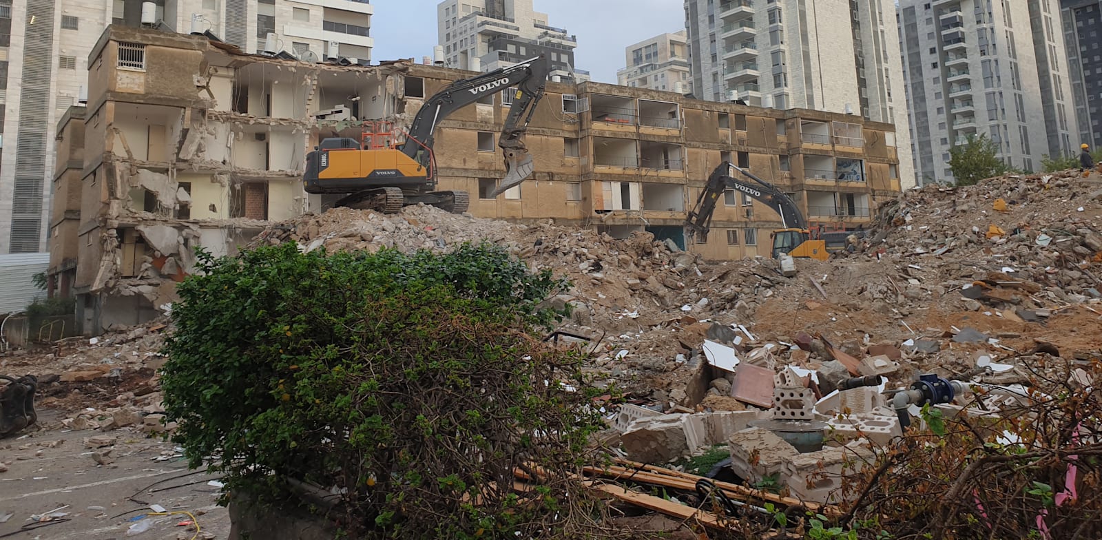 "פרויקט הריסה ובנייה מחדש. אינטרס לאומי בקידום הפרויקטים / צילום: Shutterstock"