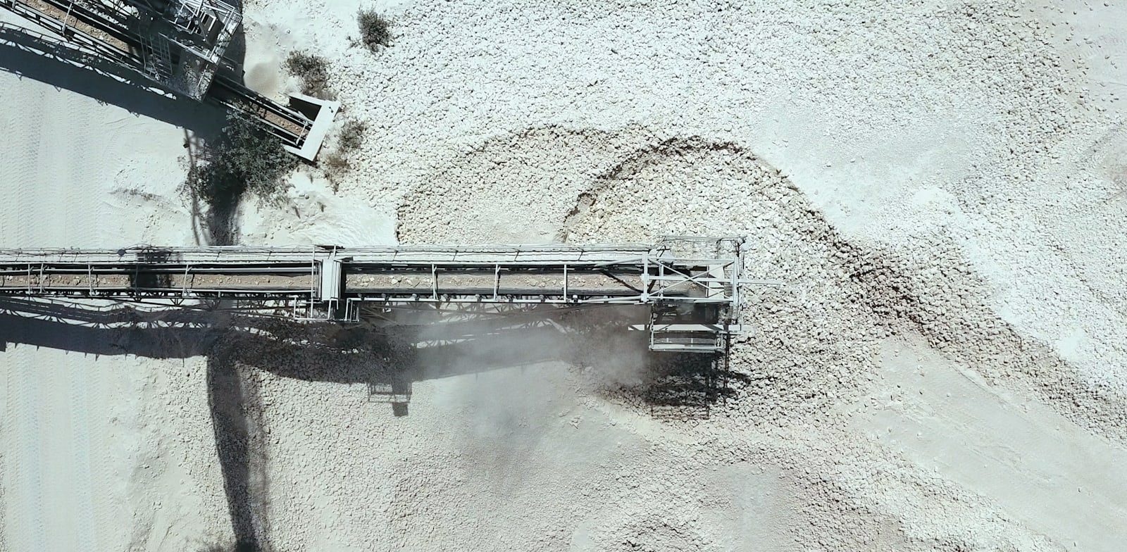 "המדינה מאפשרת יבוא הולך וגובר של חומרי מחצבה ממחצבות פלסטיניות / צילום: Shutterstock"