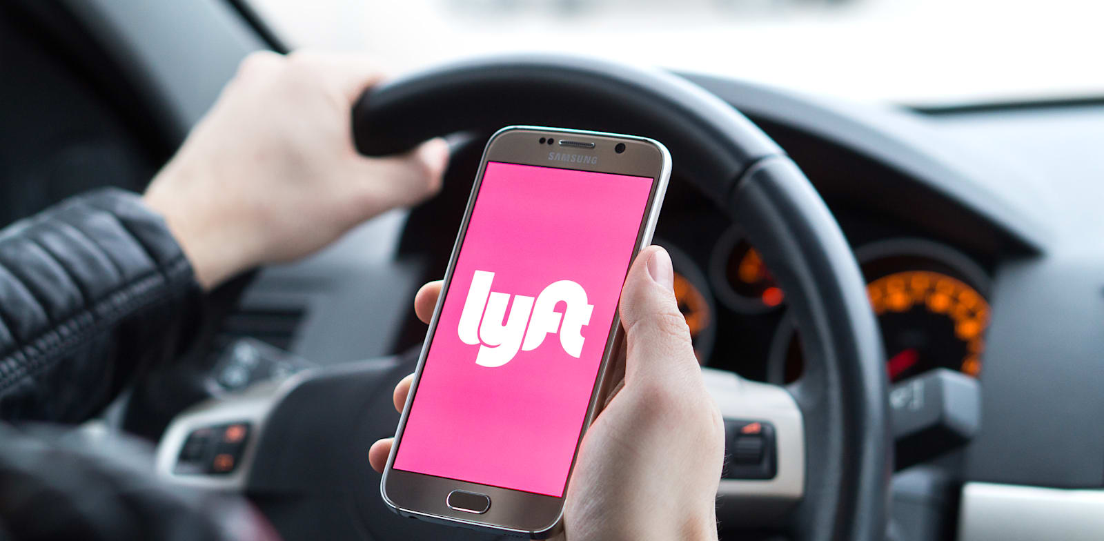 "אפליקציית ליפט / צילום: Shutterstock, Tero Vesalainen"