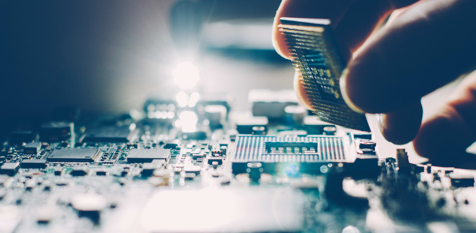 "ייצור השבבים / צילום: Shutterstock, Golubovy"