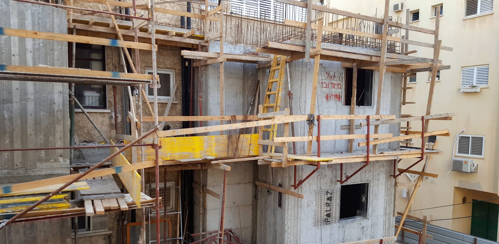 "הוספת ממ''ד לבניין בראשון לציון במסגרת תמ''א 38 / צילום: Shutterstock"