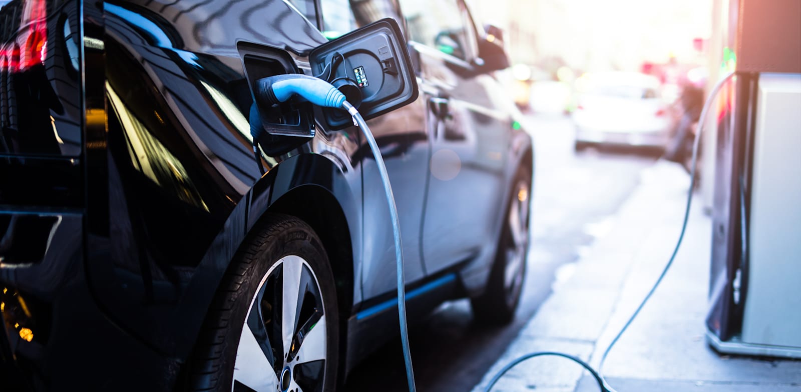 / צילום:  רכב חשמלי / אילוסטרציה: Shutterstock, guteksk7"