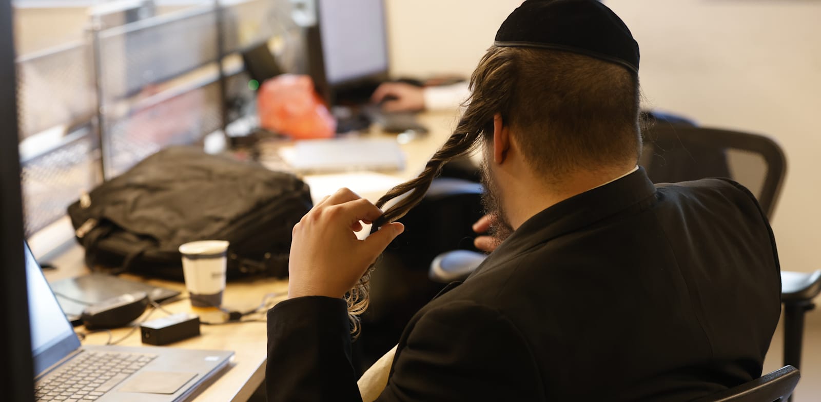 "בכל הנוגע ליכולת ההשתכרות - גם חרדים עובדים עדיין רחוקים ממקביליהם הלא-חרדים בשוק העבודה / צילום: יוסי זמיר"