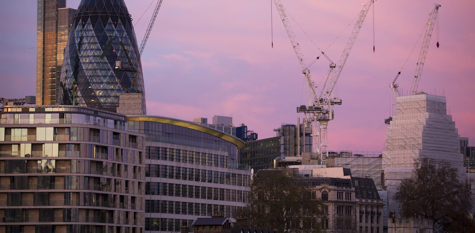 "לונדון עדיין שומרת על ההובלה בצמרת / צילום: Shutterstock, Juanan Barros Moreno"