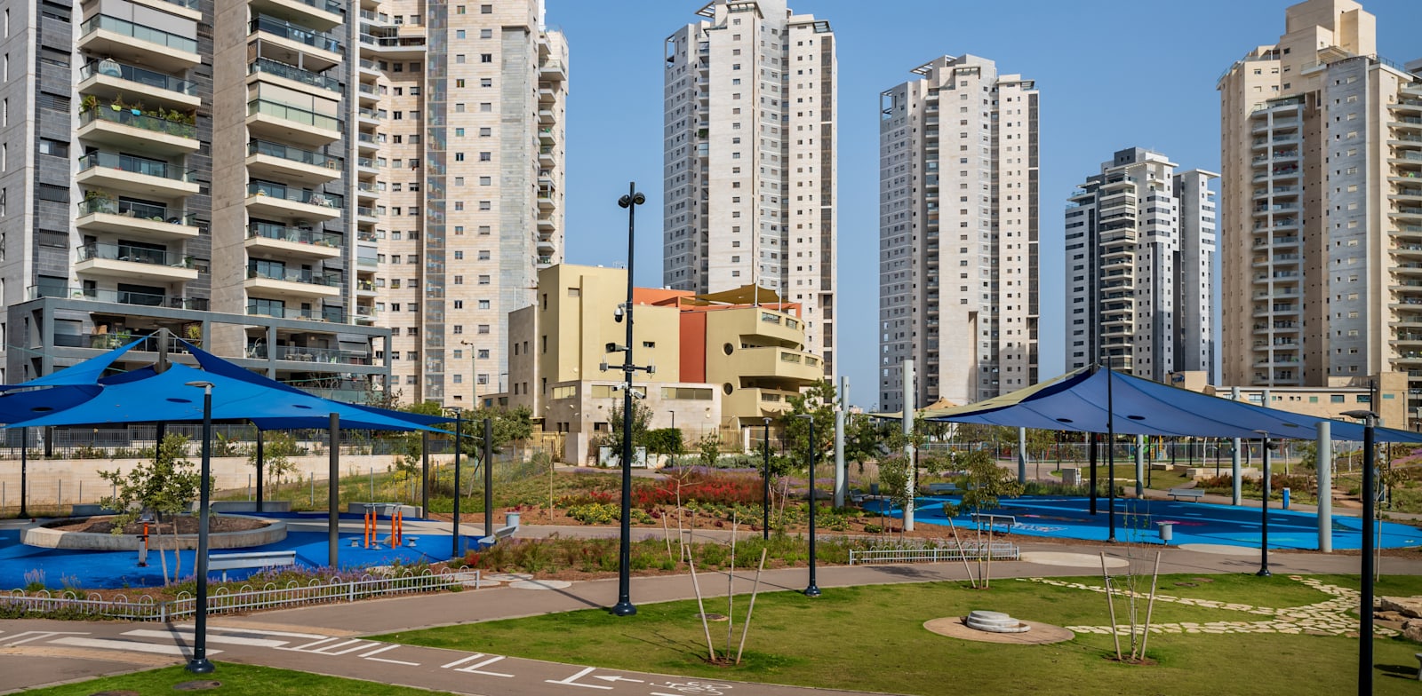 "בנייני מגורים בפתח תקווה / צילום: Shutterstock"