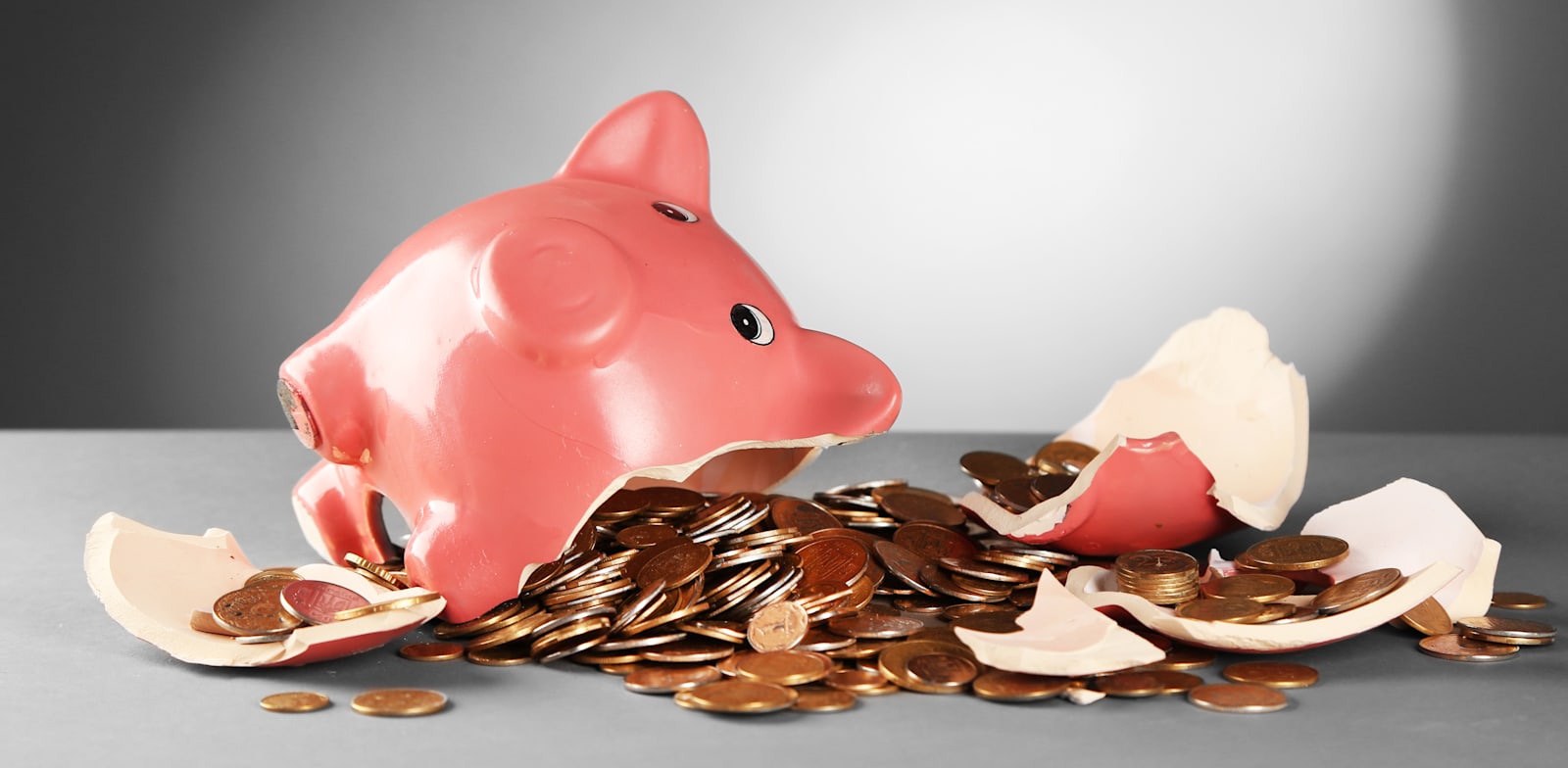 "אפריל האדום של הפנסיה וההשתלמות / צילום: Shutterstock"