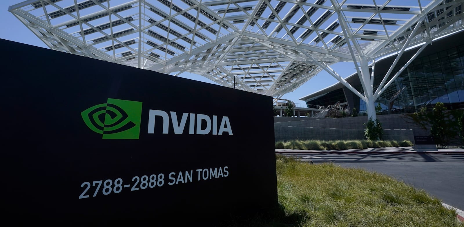 "מטה אנבידיה בסנטה קלרה, קליפורניה / צילום: Associated Press, Jeff Chiu"