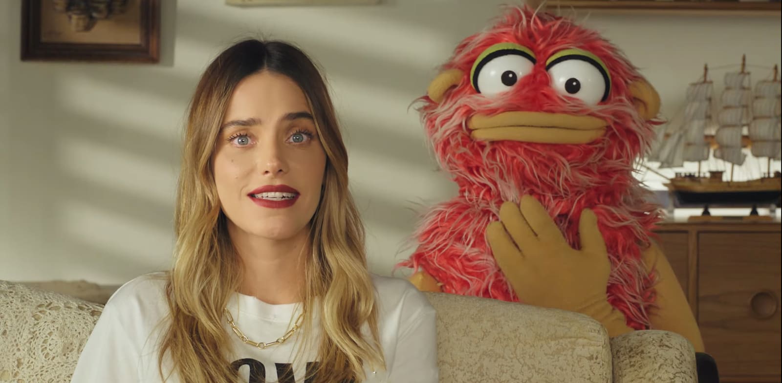 רותם סלע בקמפיין דיסקונט / צילום: מתוך הפרסומת של דיסקונט