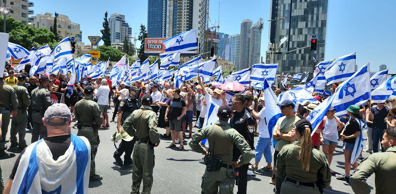 הפגנה ברמת גן, חודש יולי. האקדמיה המשפטית נכשלה באתגר שהמשבר החוקתי העמיד בפניה / צילום: תמונה פרטית