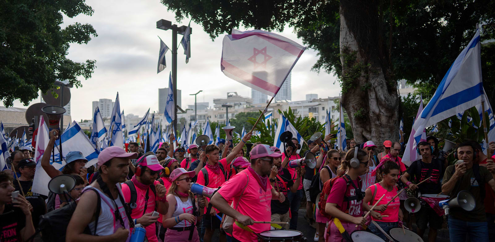 הפגנת מחאה בתל אביב נגד הרפורמה המשפטית / צילום: Associated Press, Oded Balilty