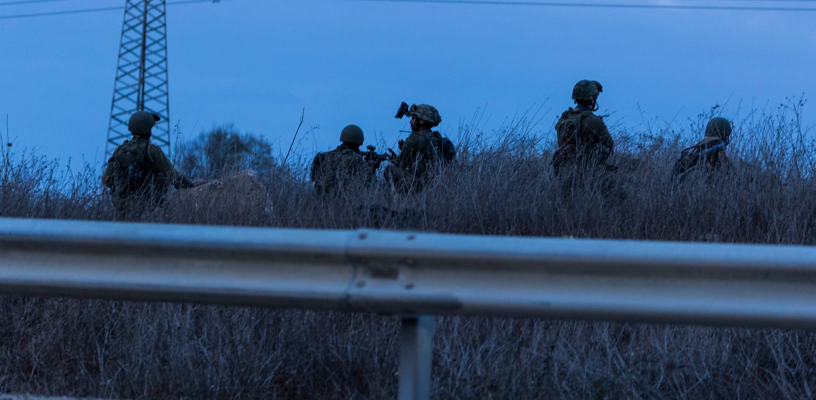 כוחות צה''ל סמוך לשדרות, אתמול / צילום: Reuters, Ilia Yefimovich