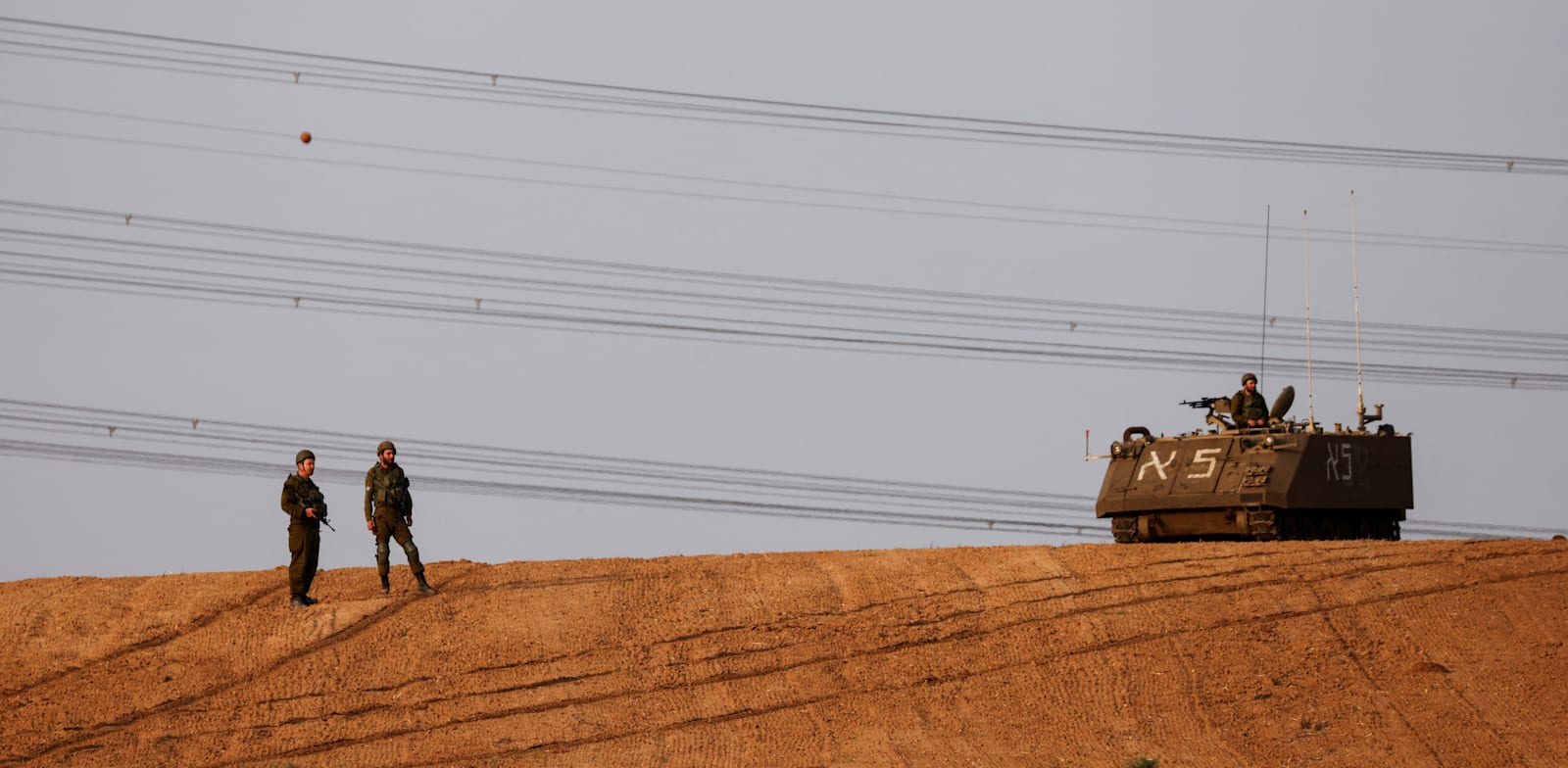 כוחות צה''ל ליד גבול רצועת עזה / צילום: Reuters, Amir Cohen