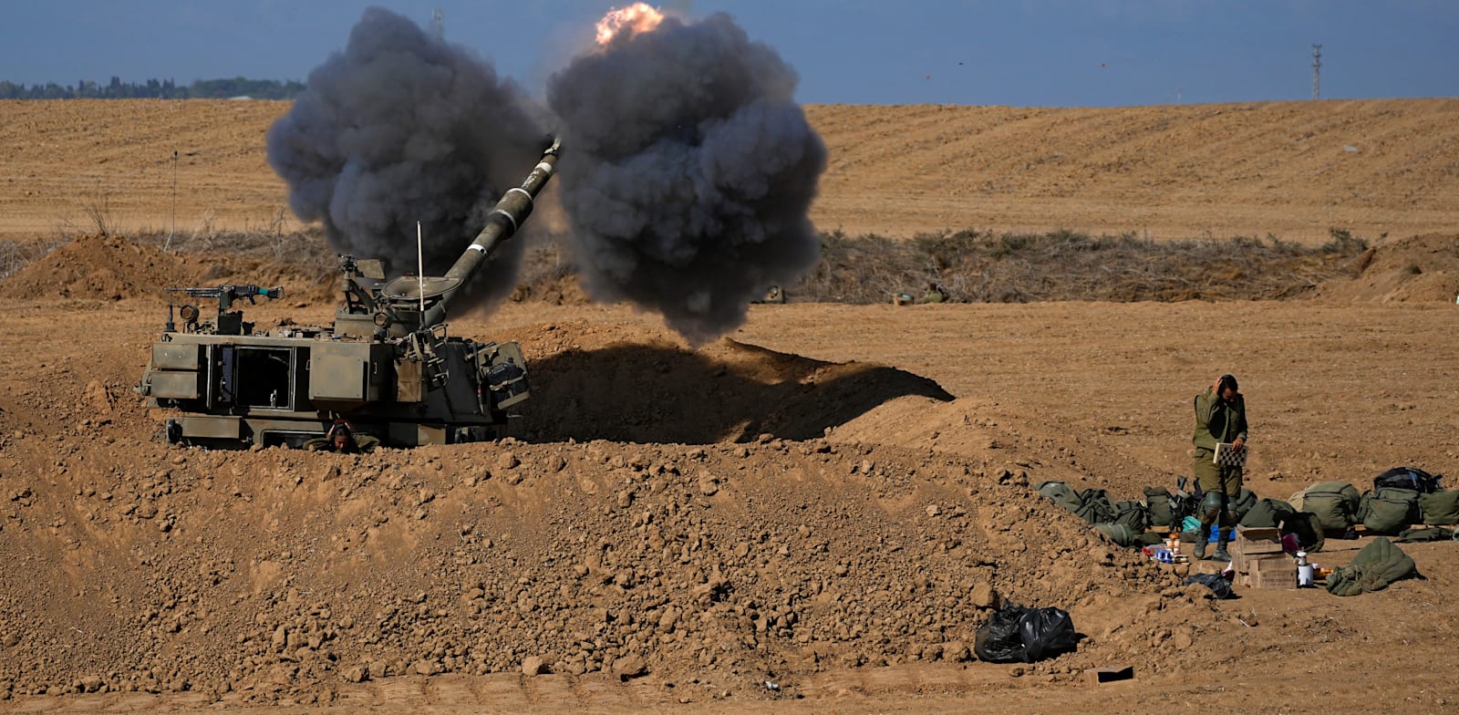 כוחות צה''ל בגבול עזה, אתמול / צילום: Associated Press, Ohad Zwigenberg)