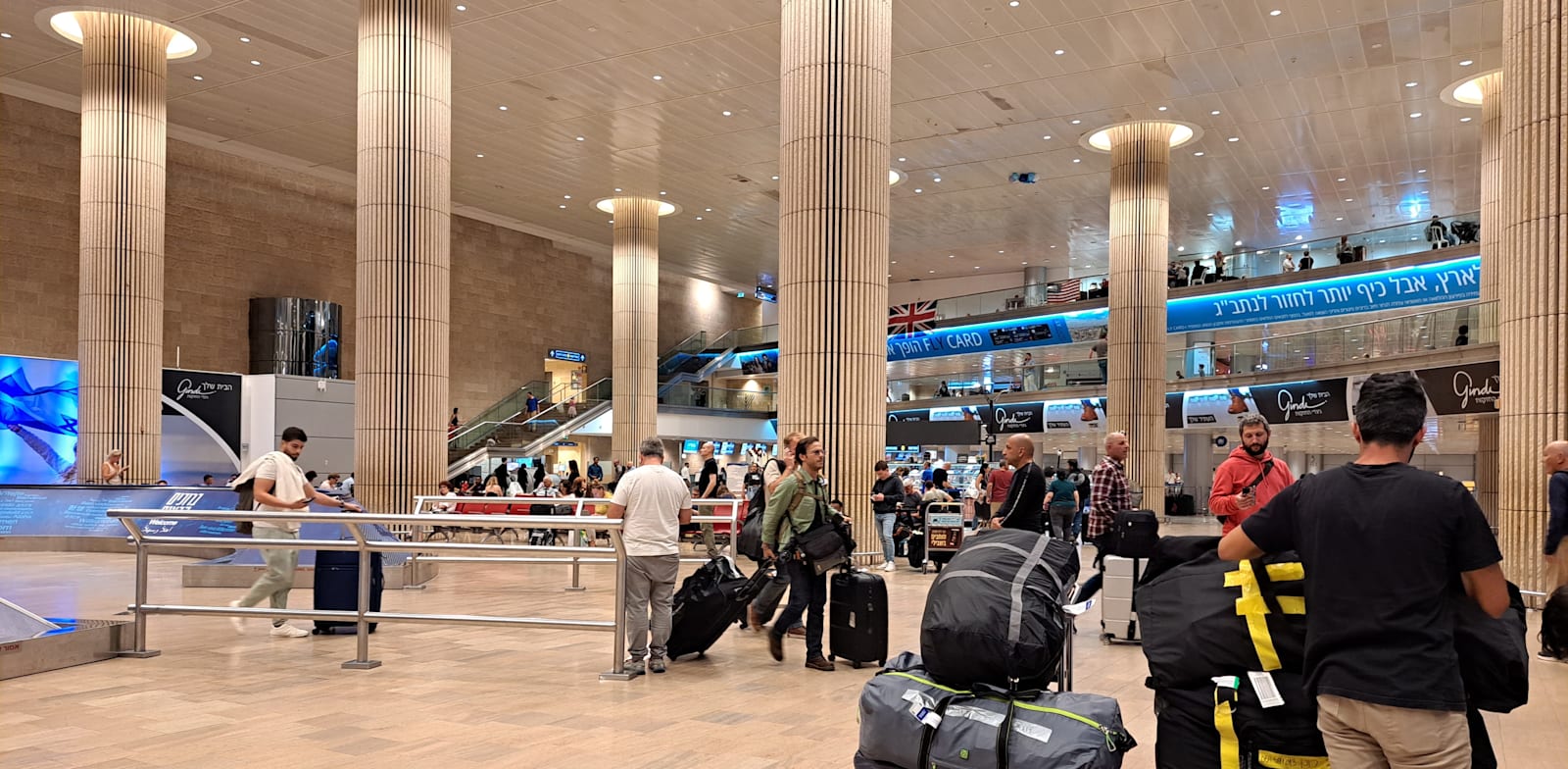 "נתב''ג. השהיה נוספת של הקווים לתל אביב / צילום: טלי בוגדנובסקי"