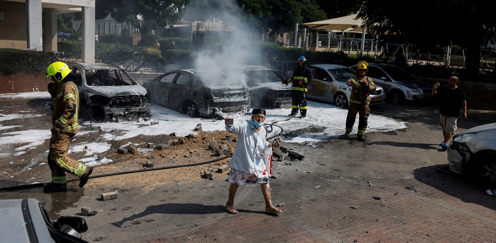 נפילת רקטה באשקלון / צילום: Reuters, AMIR COHEN