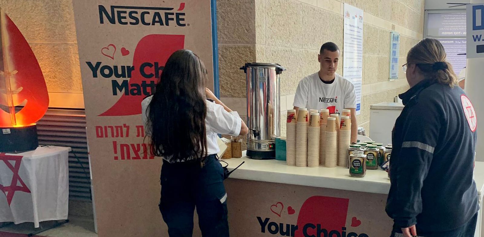 עמדה של נסקפה טייסטרס צ'ויס לתורמי דם במד''א / צילום: נועה אוני