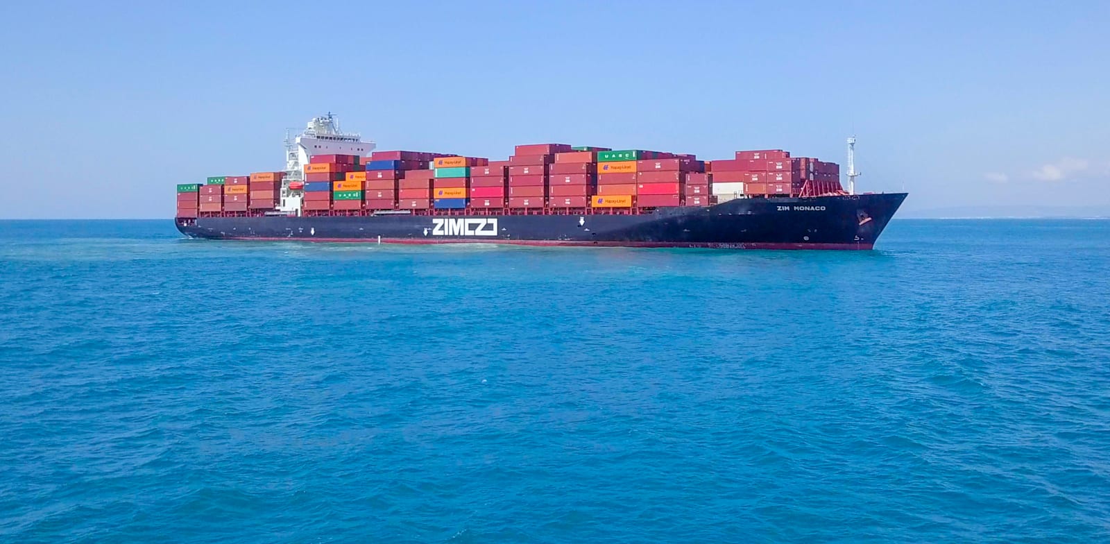 Israeliskt ägda fartyg som tvingades kringgå Afrika på grund av fara i Röda havet