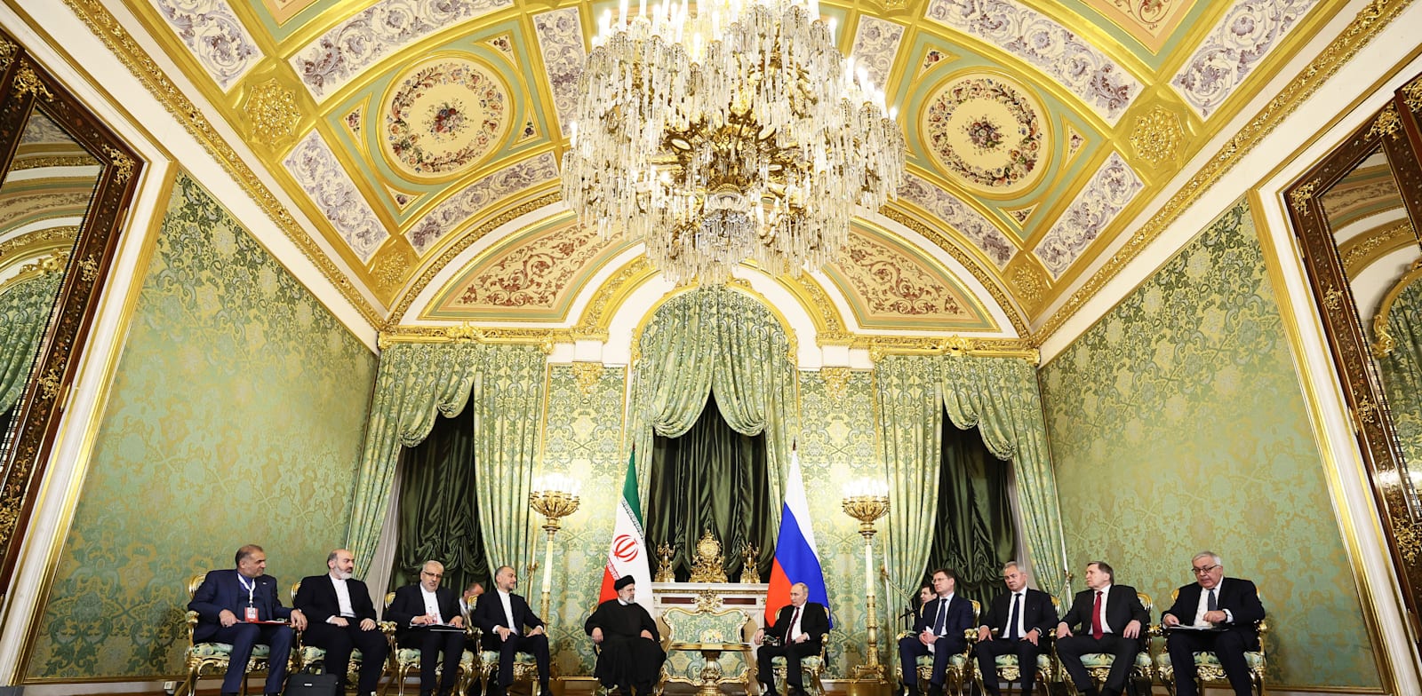 ולדימיר פוטין, נשיא רוסיה יושב בקרמלין עם אבראהים ראיסי, נשיא איראן / צילום: ap, Sergei Bobylev, Sputnik