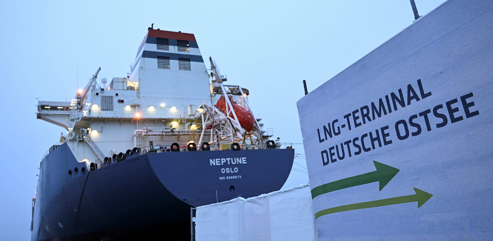 פלטפורמת גיזוז שהוצבה בים הצפוני על ידי גרמניה במטרה לייבא גז מונזל / צילום: Reuters, ANNEGRET HILSE