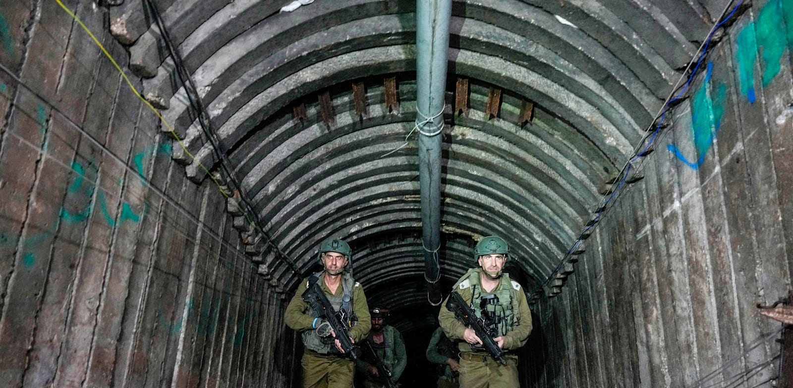 "כוחות צה''ל סורקים מנהרות חמאס סמוך למעבר ארז / צילום: Associated Press, Ariel Schalit"