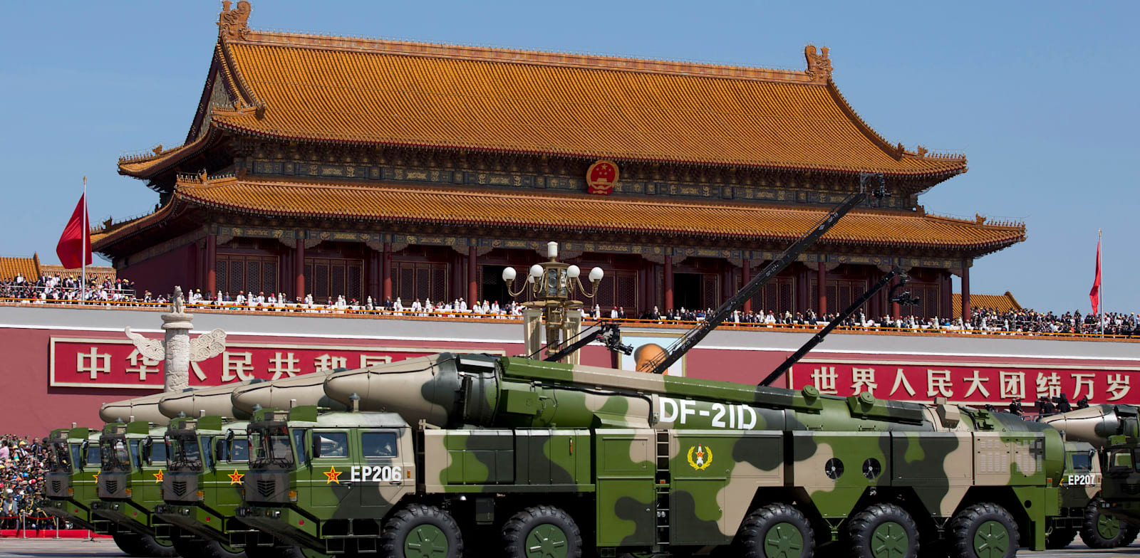 כלי רכב של צבא סין הנושאים טילים בליסטיים כנגד ספינות / צילום: ap, Andy Wong