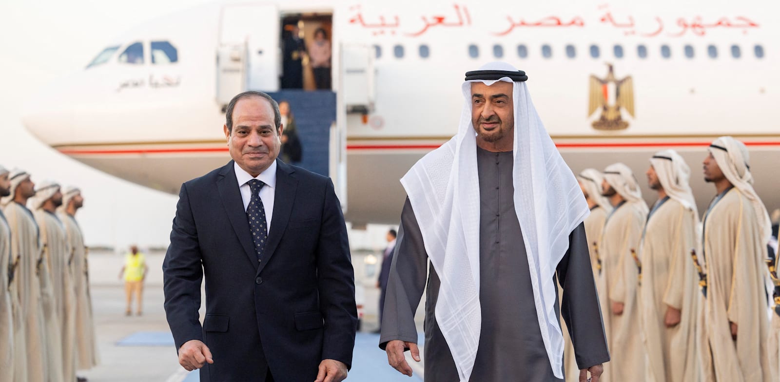 "נשיא מצרים א־סיסי מקבל את פניו של נשיא האמירויות מוחמד בין זאיד במצרים, 2023 / צילום: Reuters, UAE Presidential Court"