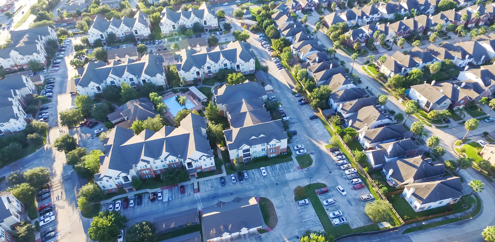 "נכסי מולטי פמילי בטקסס. לא מרוויחים מספיק לכסות חובות / צילום: Shutterstock"