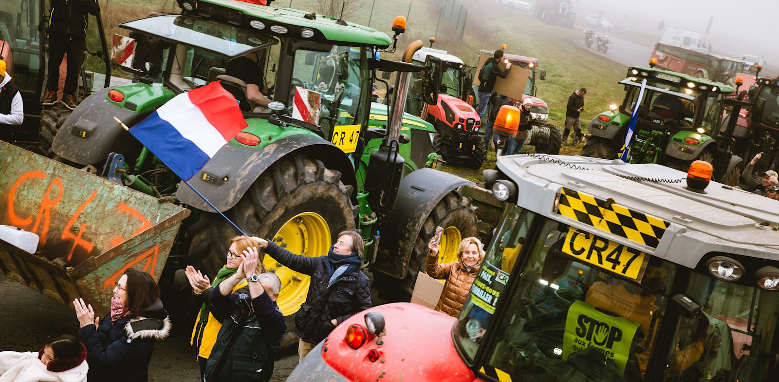 "אלפי חקלאים יצאו לחסום עורקי תחבורה בצרפת / צילום: Reuters, Loic Mazalrey"