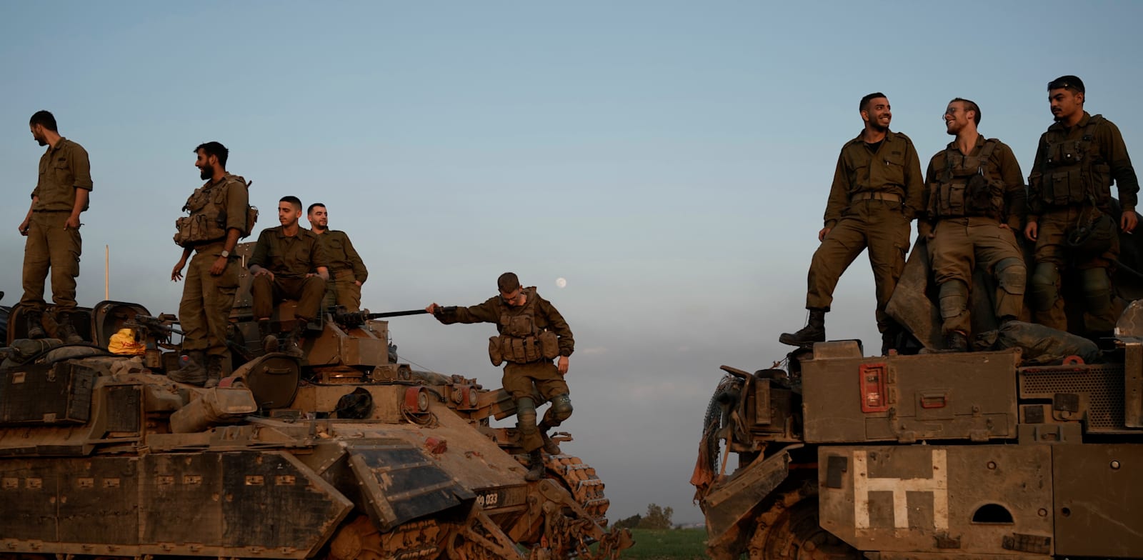 "חיילים בשטחי כינוס בגבול רצועת עזה / צילום: ap, Leo Correa"