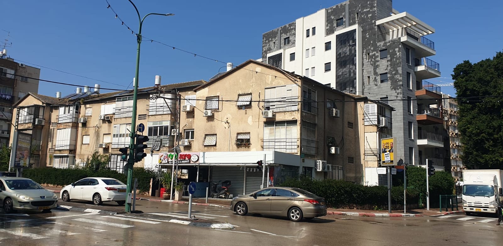 "הבניין בארלוזורוב 2 פתח תקווה / צילום: אלה לוי וינריב"