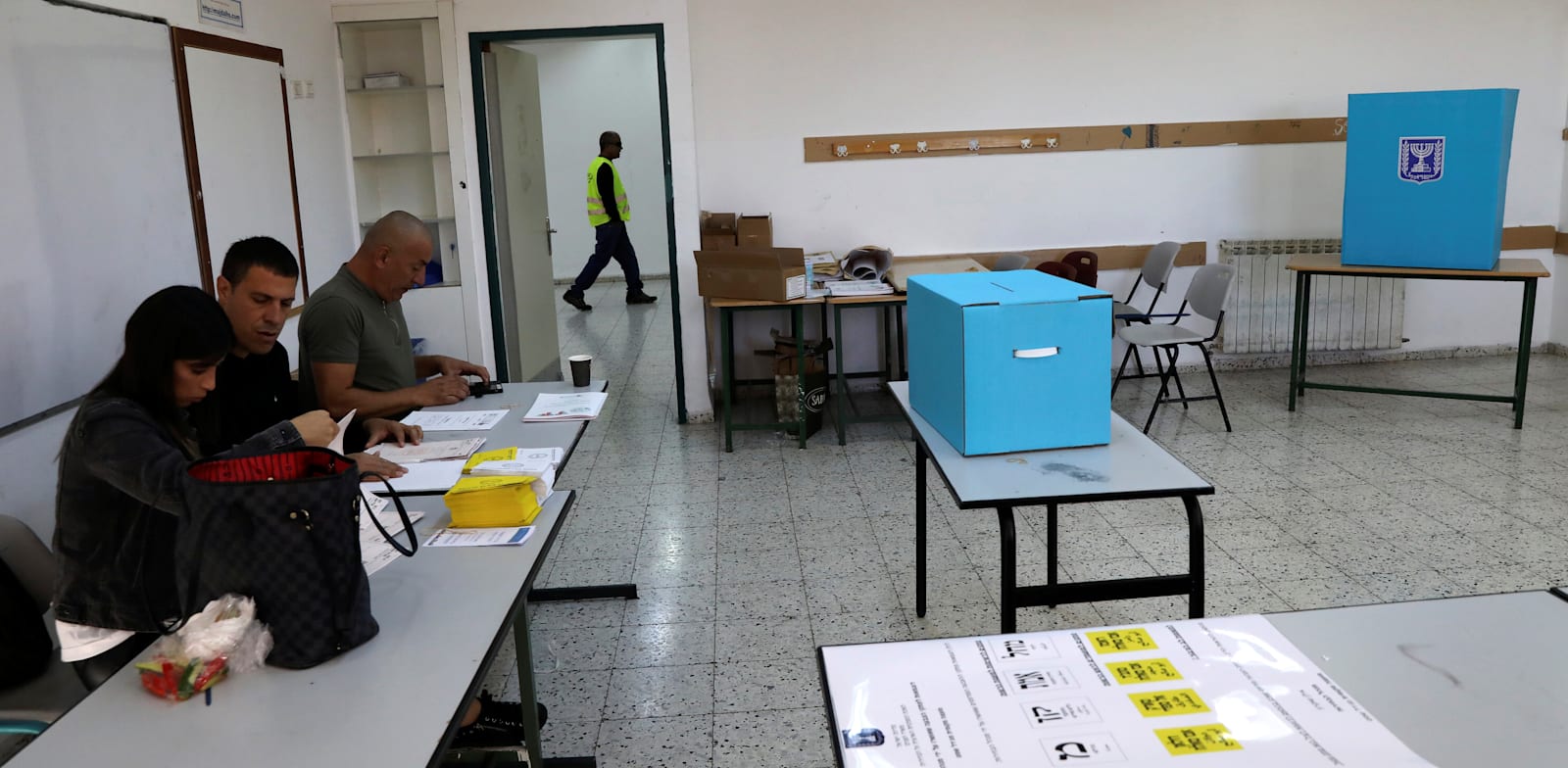 "קלפיות במג'דל שאמס בבחירות המקומיות 2018 / צילום: Reuters, Ammar Awad"