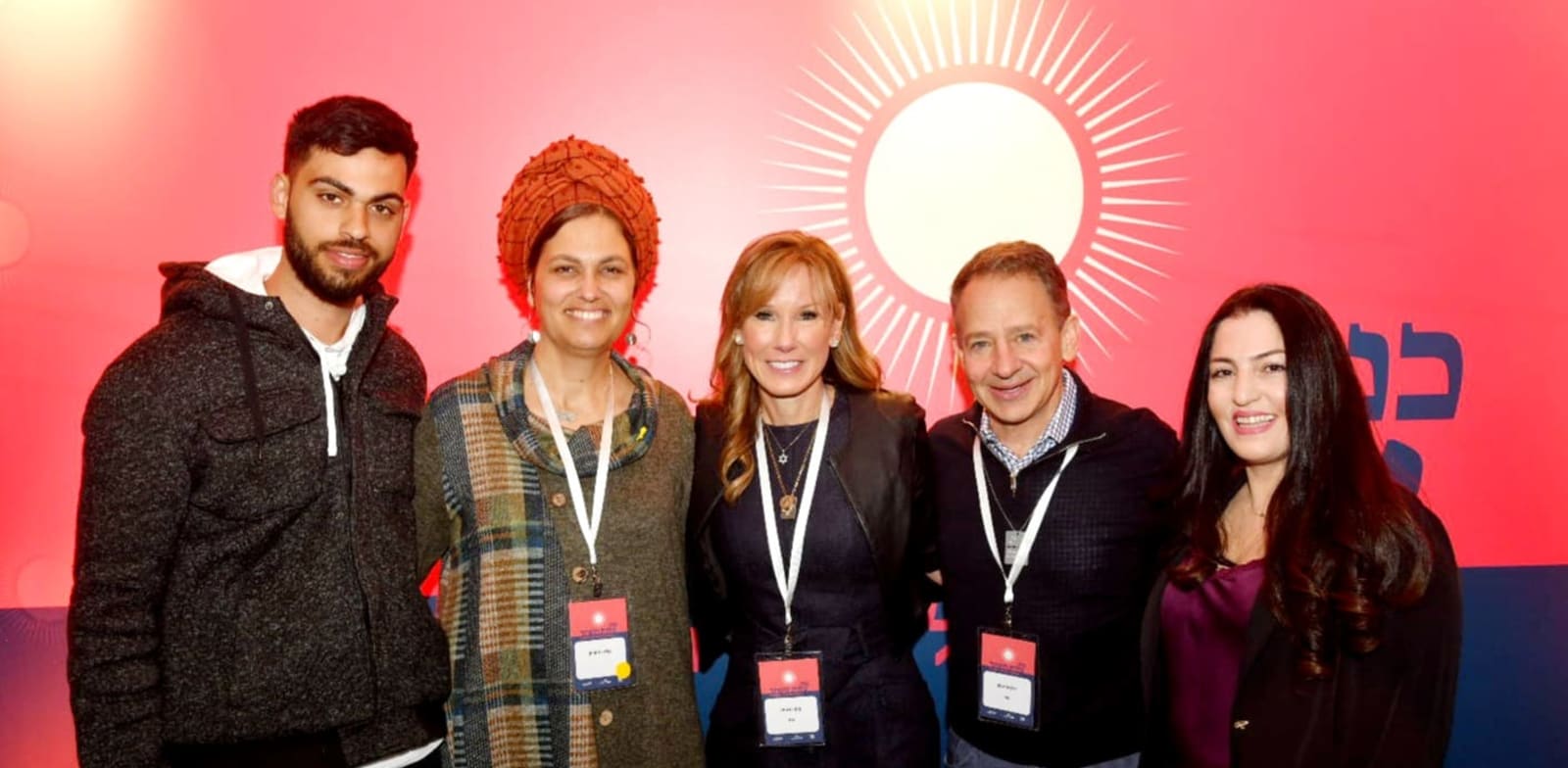 "חלי טביבי ברקת, אלן וקים הרטמן מקרן FNL, שרית אוחיון, רעייתו של משה אוחיון ז''ל, ובנה / צילום: כפיר סיון"