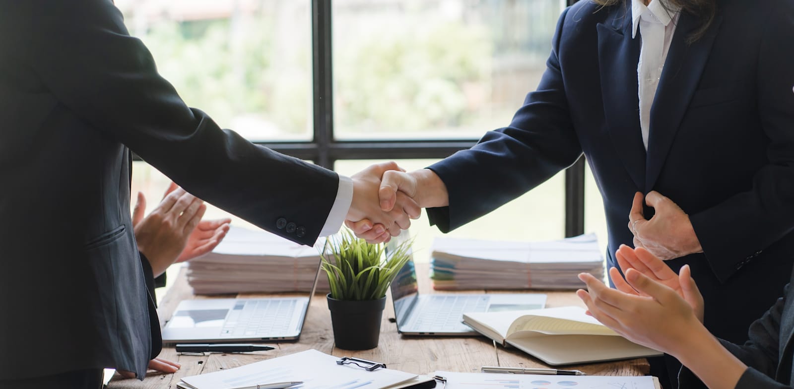 "העליון קבע כי מתווכים בעסקה בין לקוח בחו''ל ללקוח בארץ אינם זכאים למע''מ אפס / צילום: Shutterstock"