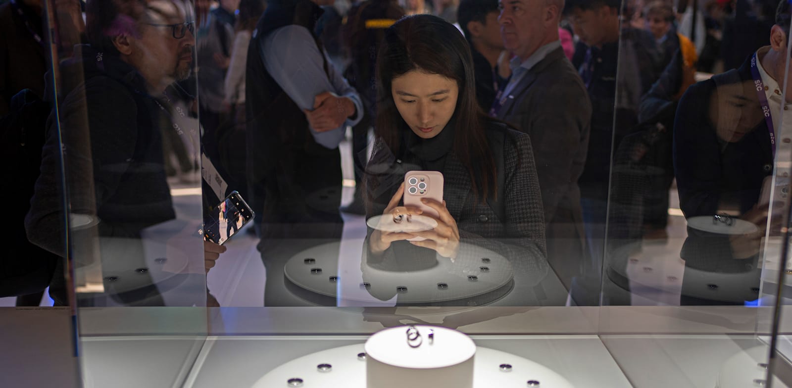 "Galaxy Ring מבית סמסונג / צילום: ap, Pau Venteo"