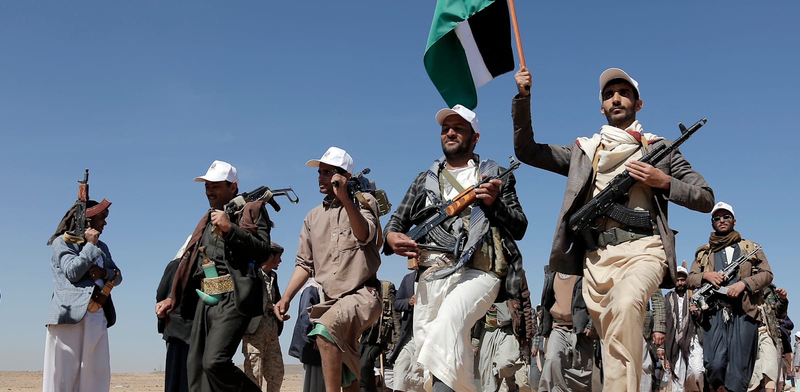 "תהלוכה של החות'ים בתימן. פגעו בכבלי תקשורת ימיים שעלולים להשפיע גם על ישראל / צילום: ap"