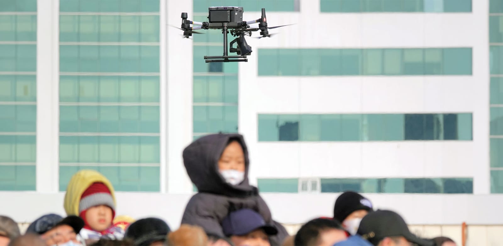 "רחפן של DJI מפטרל בסין. החברה הציבה חנות בלב ניו יורק / צילום: Reuters, Costfoto"