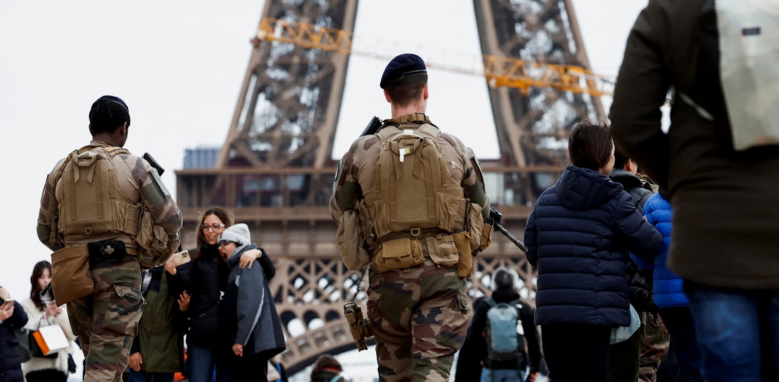חיילים צרפתים מפטרלים בפריז / צילום: Reuters, Benoit Tessier
