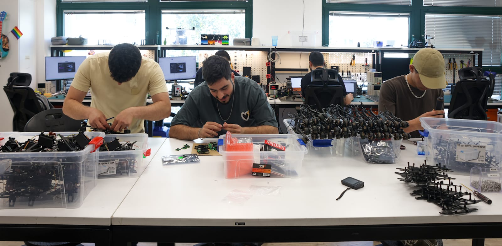 "פס ייצור החרפנים של XTEND / צילום: כדיה לוי"