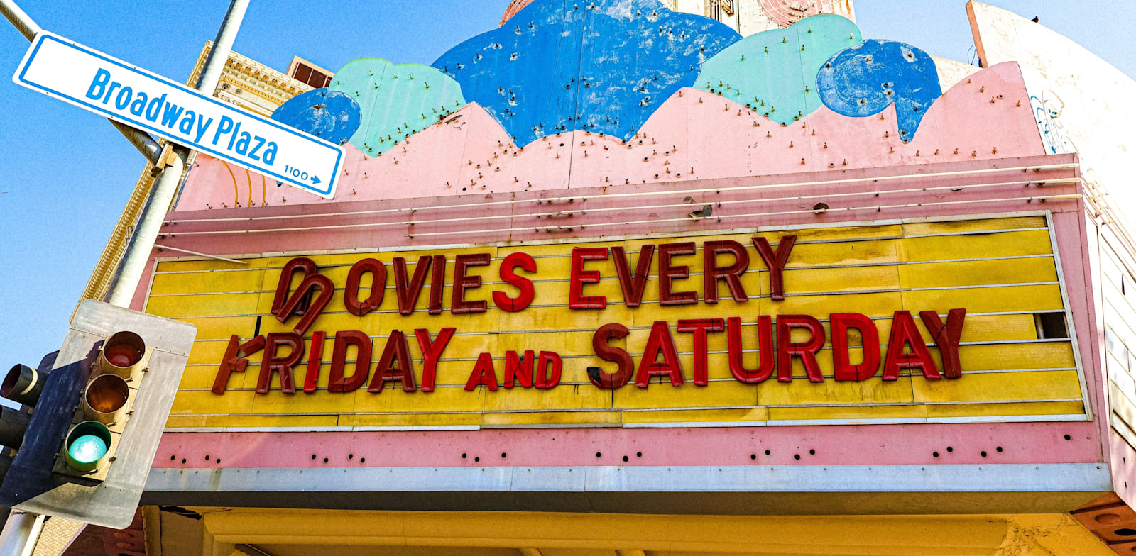 "אולם קולנוע בקליפורניה. החדשים רווחיים יותר מהישנים / צילום: Shutterstock"