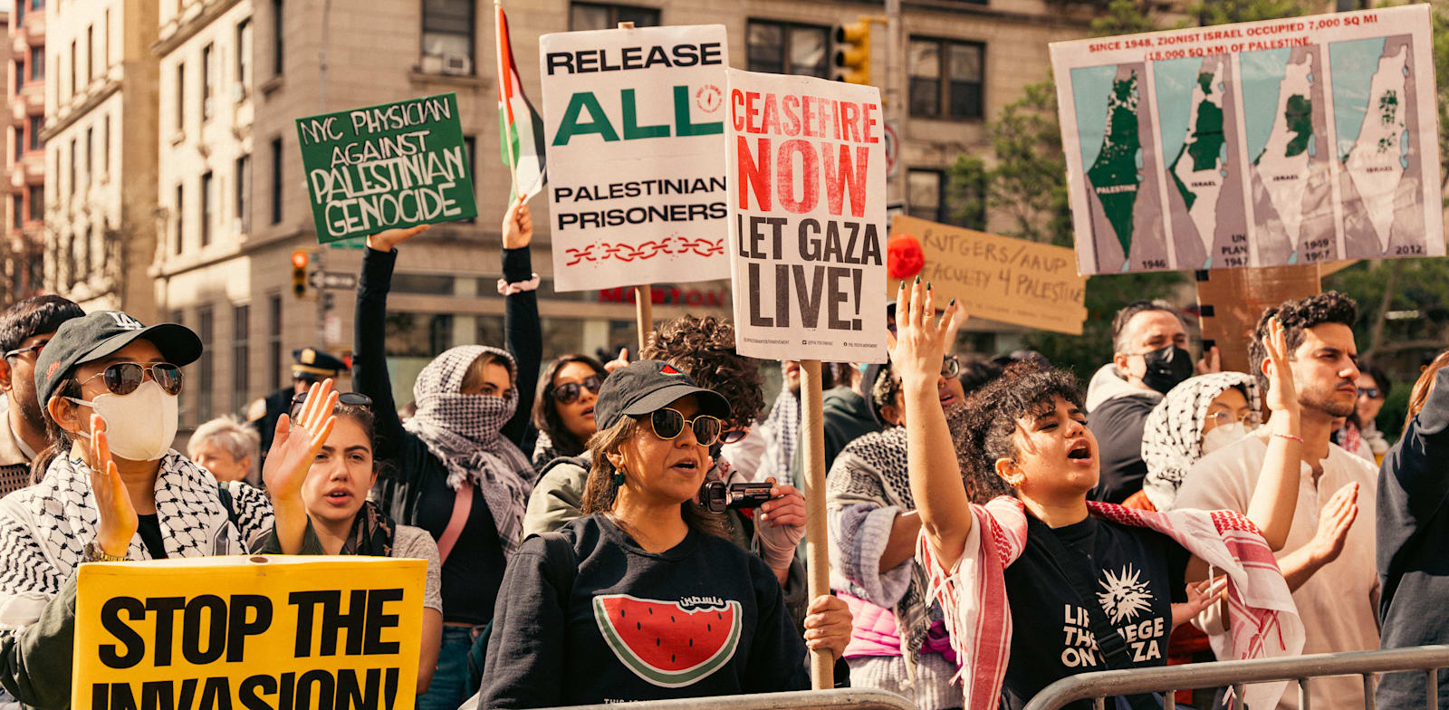 הפגנה פרו־פלסטינית באוניברסיטת קולומביה, אתמול (ש') / צילום: Reuters, Cristina Matuozzi