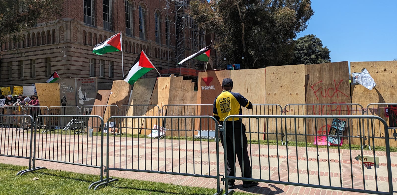 מתחם המחאה הפרו-פלסטיני ב-UCLA / צילום: לביא לוי